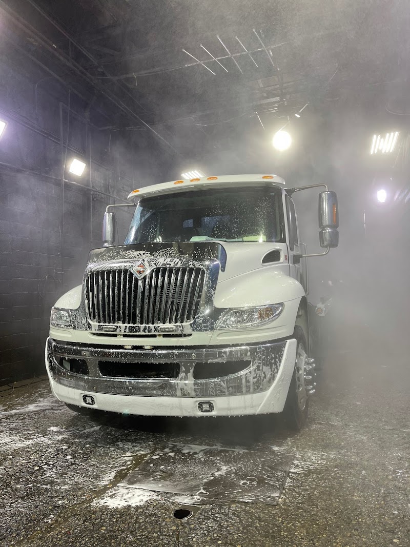 Quick & clean truck wash image 5